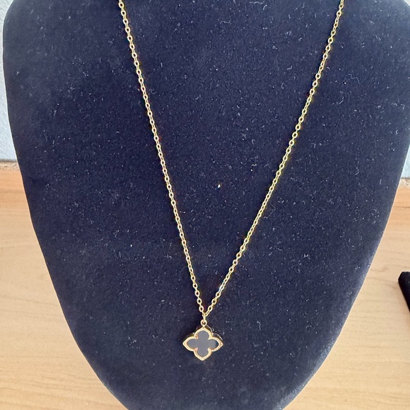 Clover Pendant Necklace – Elegant, Minimal & Chic - Picture 2 of 3